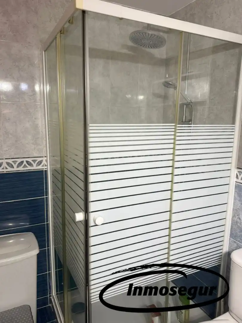 Badezimmer von Dachboden zum Verkauf in Salou mit Terrasse, Möbliert und Gemeinschaftspool