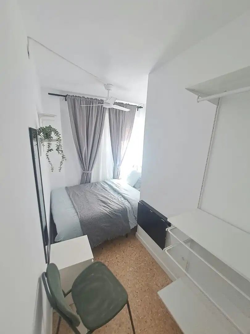 Habitación de Piso para compartir en Valencia con Amueblado y Lavadora