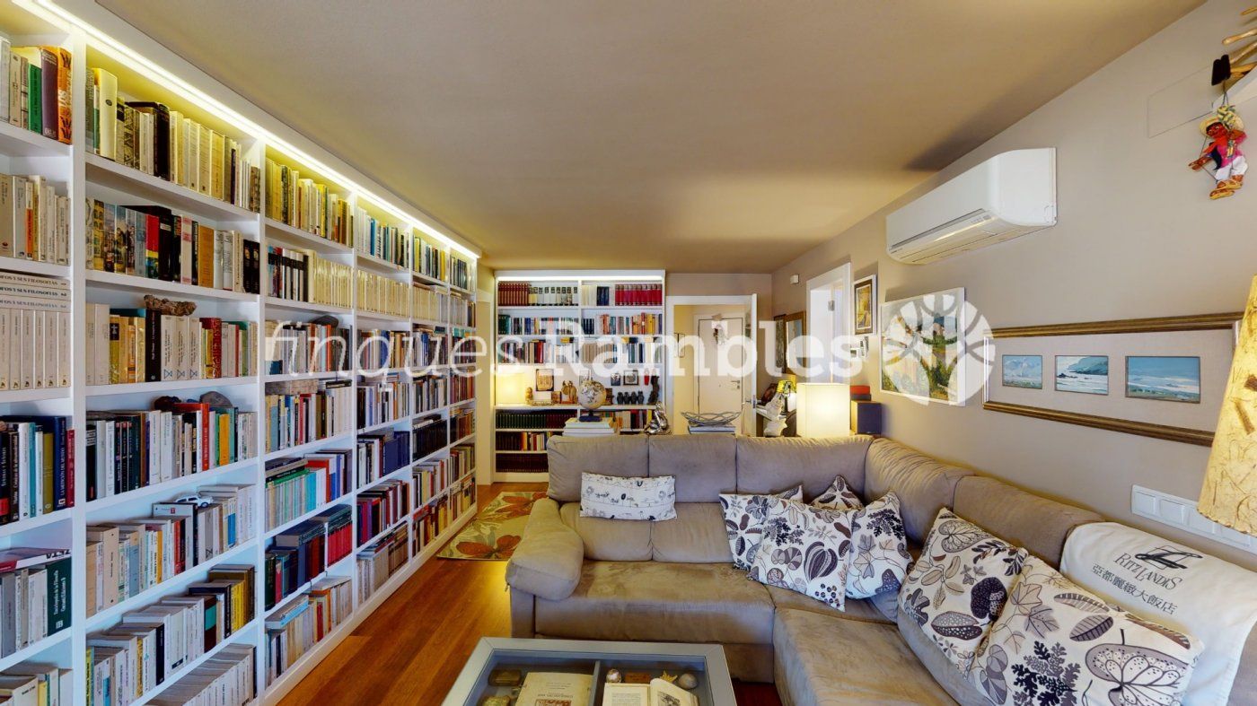 Sala de estar de Piso en venta en Igualada con Calefacción, Parquet y Terraza