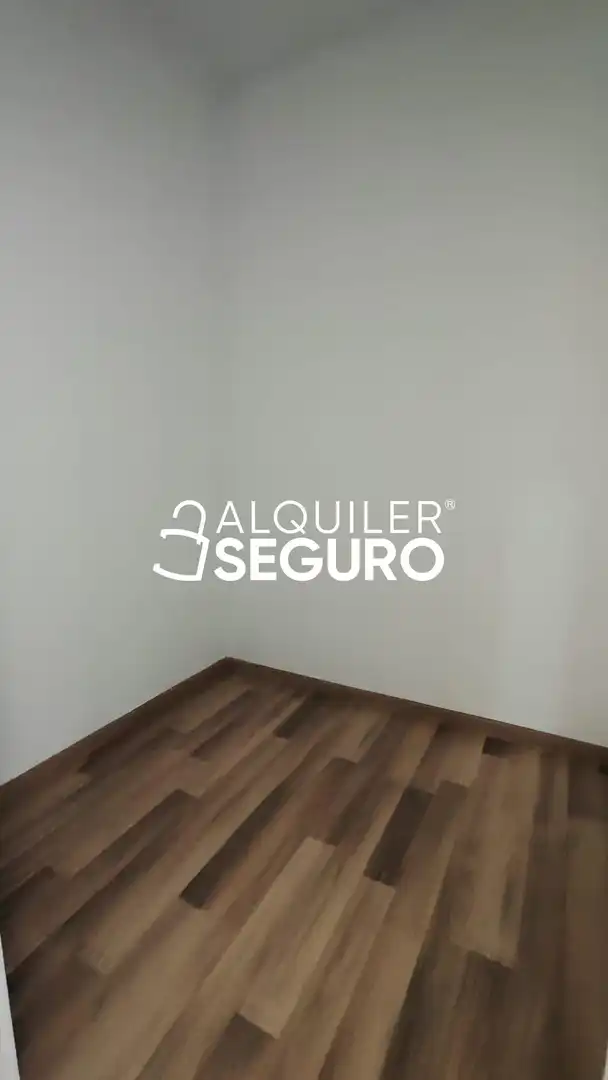Bedroom of Flat for rent in Torrent  with Air Conditioner and Storage room