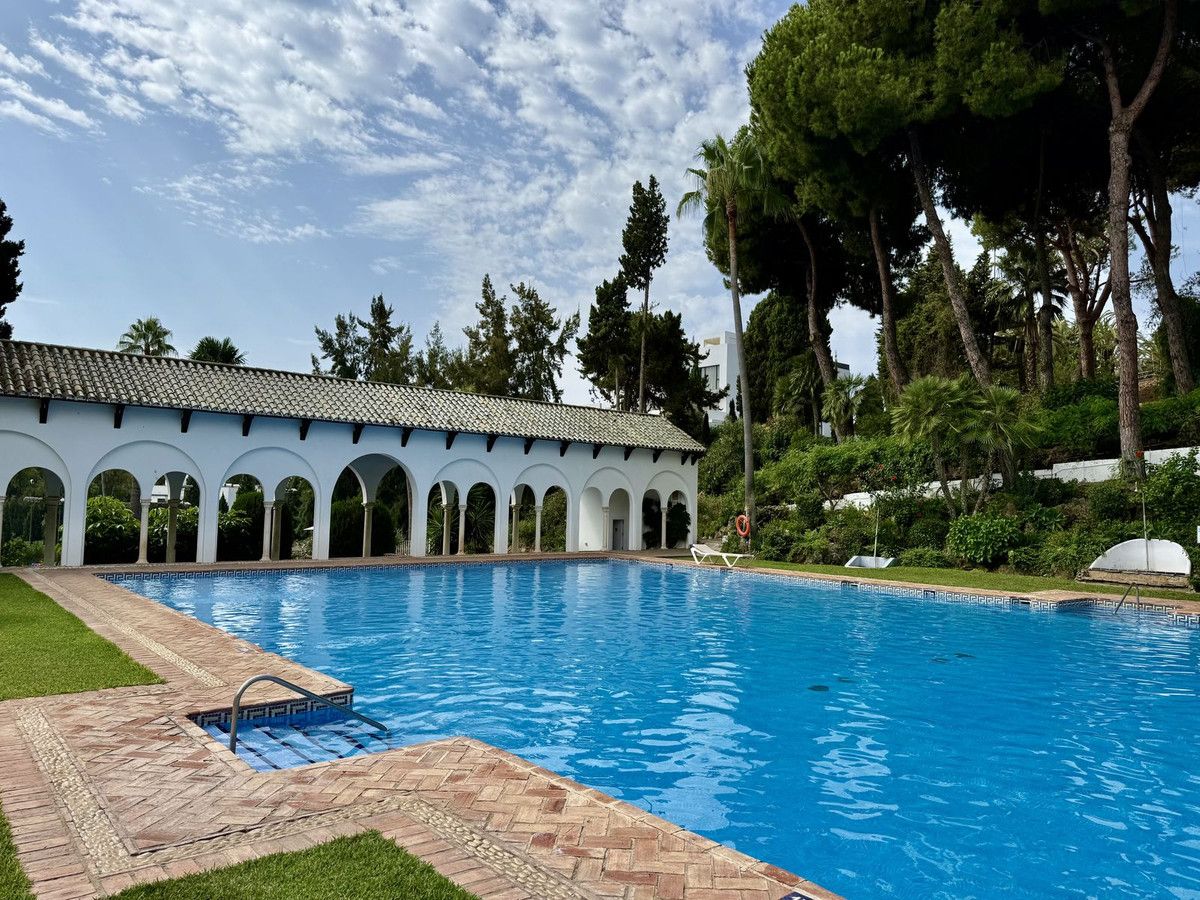 Piscina de Planta baja de alquiler en Marbella con Aire acondicionado, Jardín privado y Terraza