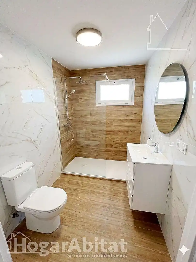 Bathroom of Flat for sale in Catarroja  with Air Conditioner, Heating and Furnished