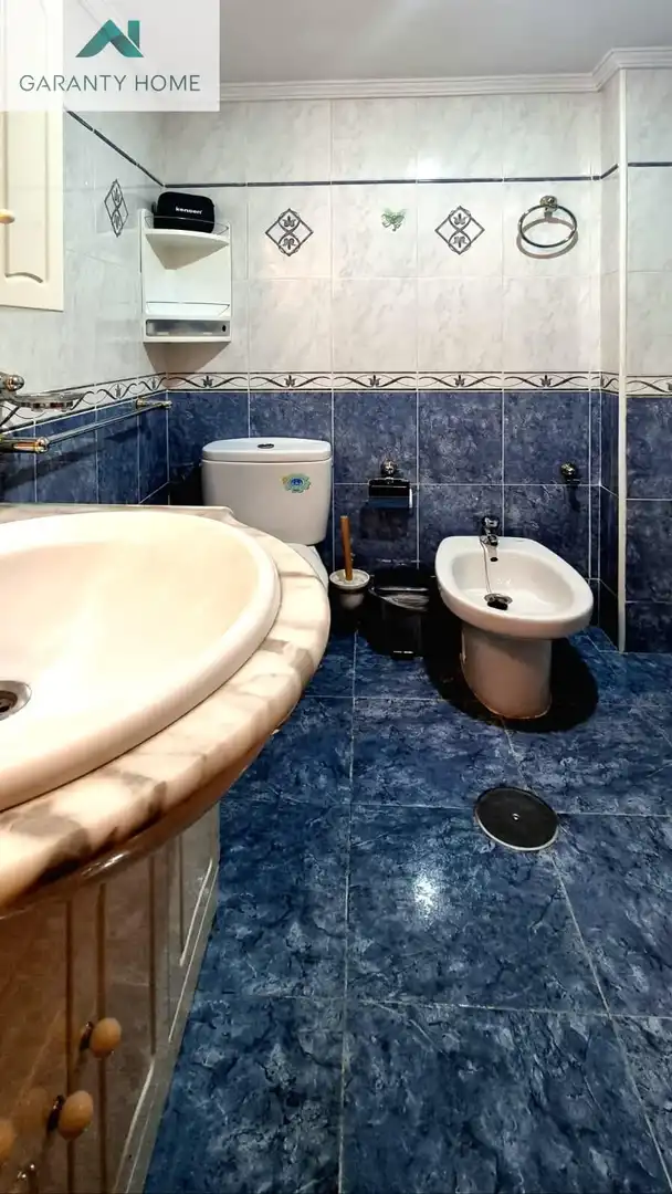 Bany de Pis en venda en Benalmádena amb Jardí privat, Terrassa i Moblat