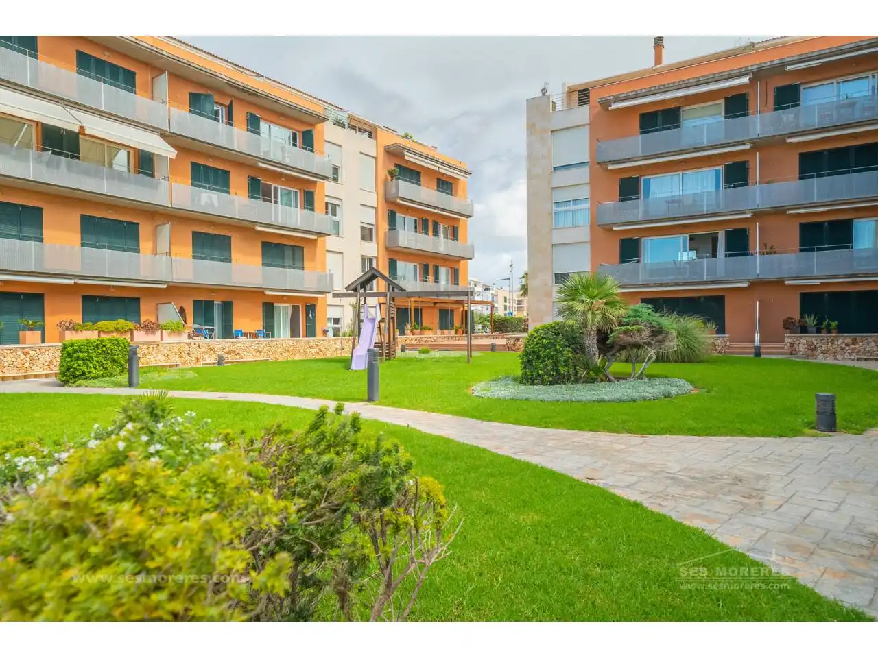 Vista exterior de Apartamento en venta en Ciutadella de Menorca con Aire acondicionado, Terraza y Piscina comunitaria