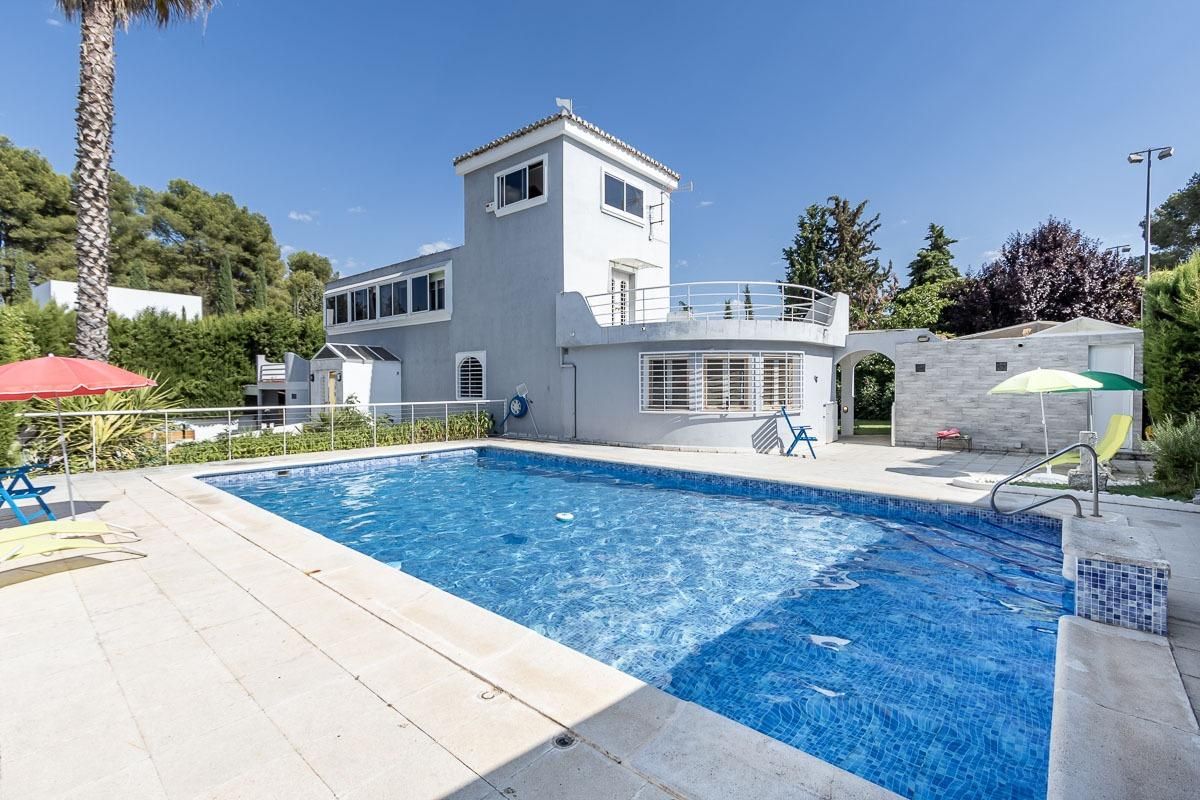 Piscina de Casa o xalet en venda en Albolote amb Calefacció, Jardí privat i Terrassa