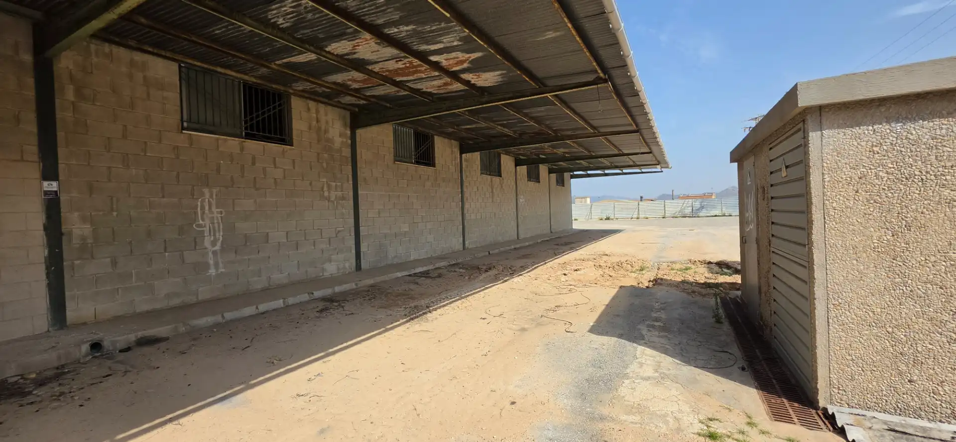 Vista exterior de Nau industrial en venda en Aspe amb Calefacció i Alarma