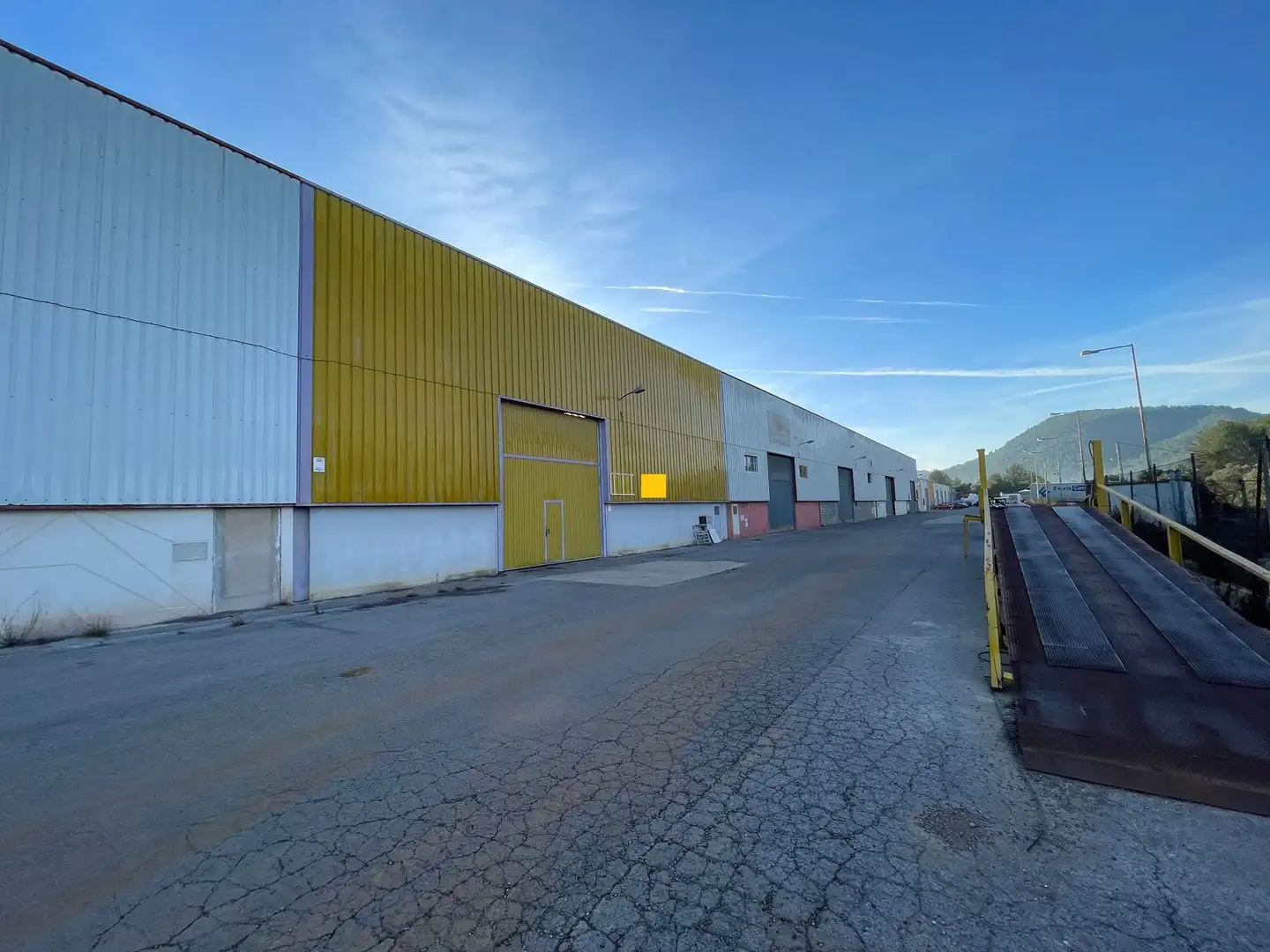 Vista exterior de Nau industrial en venda en La Pobla de Tornesa
