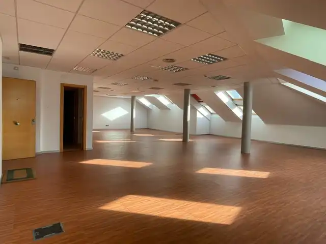 Büro zur Miete in Santander mit Klimaanlage und Heizung