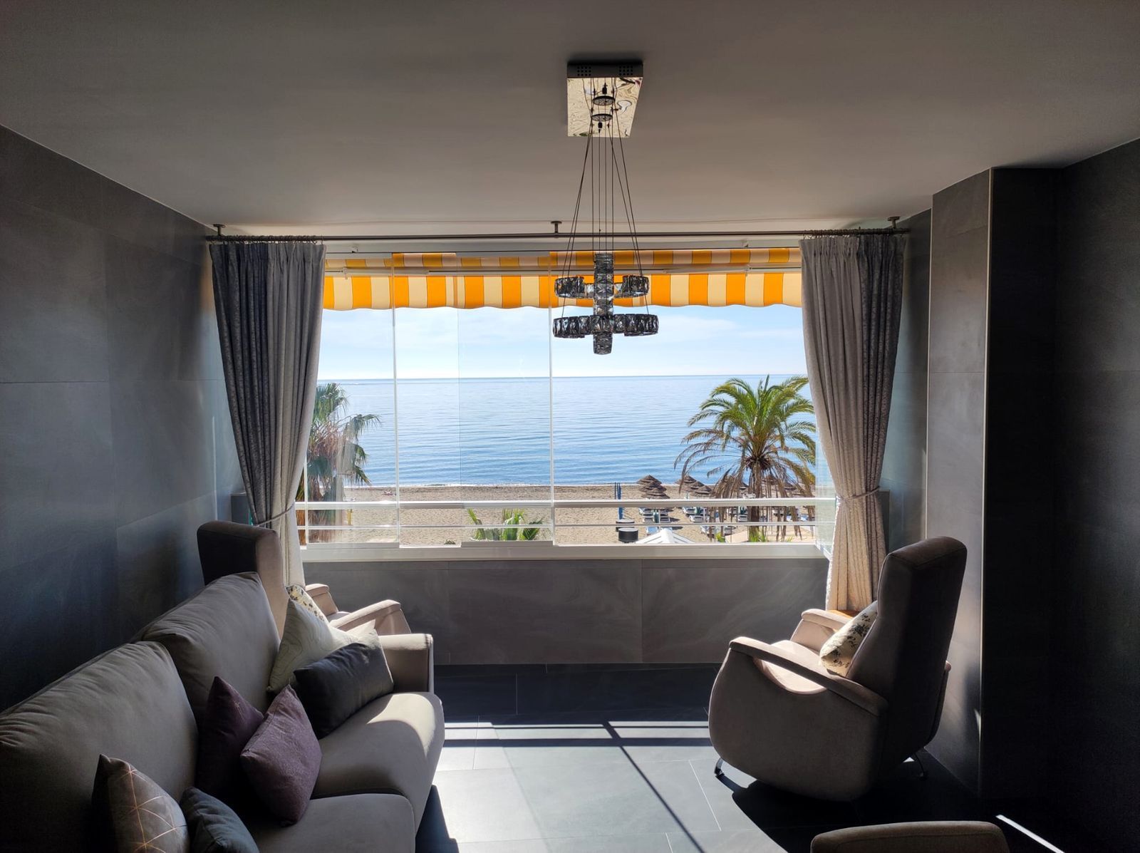 Sala d'estar de Apartament en venda en Fuengirola amb Aire condicionat, Moblat i Forn