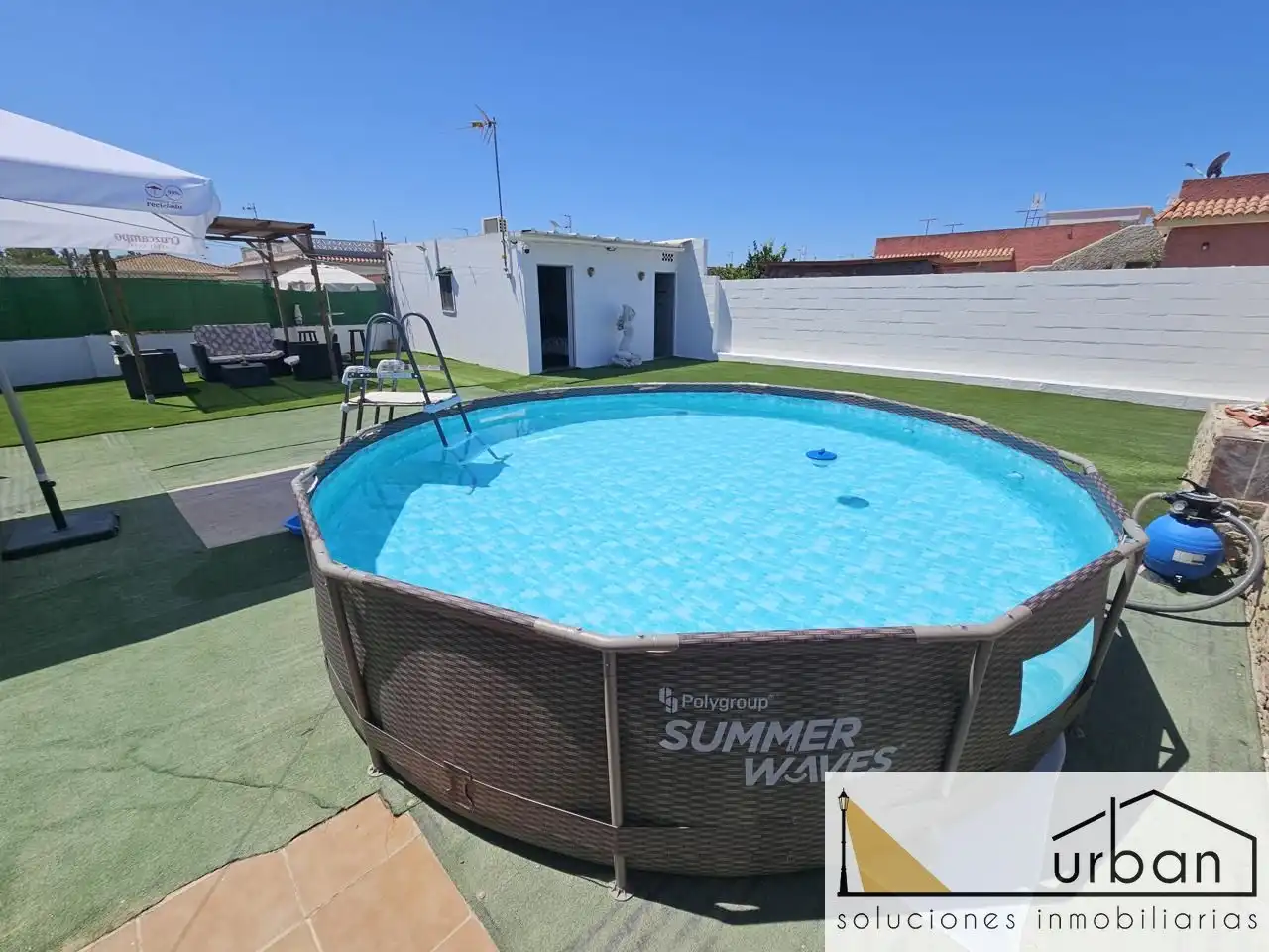 Piscina de Finca rústica en venda en Chipiona amb Aire condicionat, Calefacció i Jardí privat