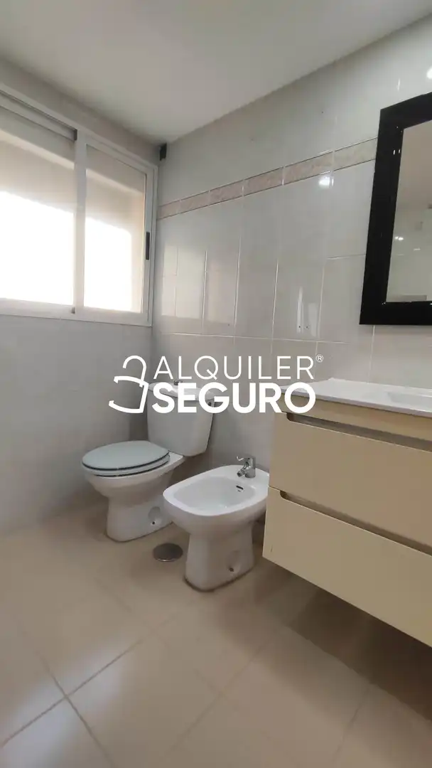 Bany de Pis de lloguer en Valencia amb Aire condicionat i Terrassa