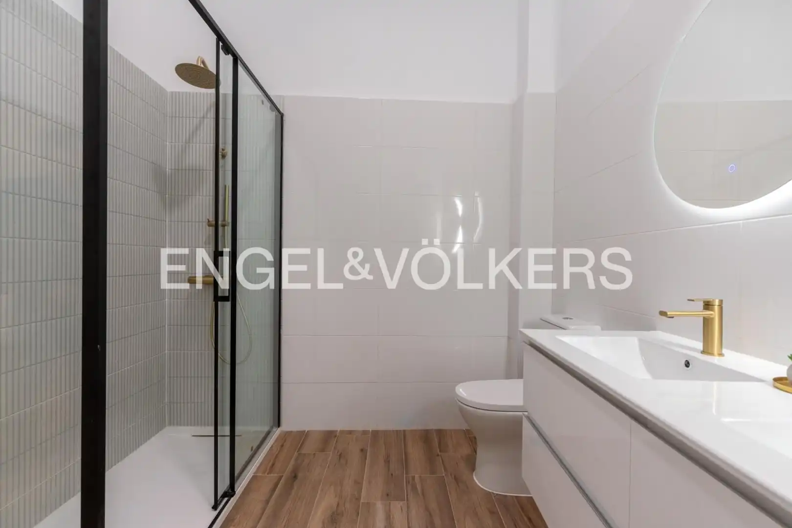 Bathroom of Flat for sale in Sevilla  with Air Conditioner, Heating and Balcony