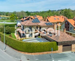 Vista exterior de Casa o xalet en venda en Siero amb Terrassa i Piscina