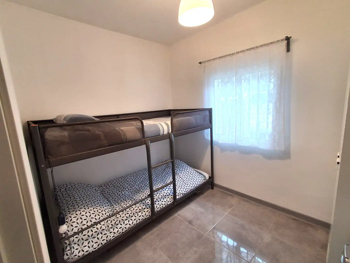 Schlafzimmer von Einfamilien-Reihenhaus zum Verkauf in Mont-roig del Camp mit Klimaanlage, Heizung und Privatgarten