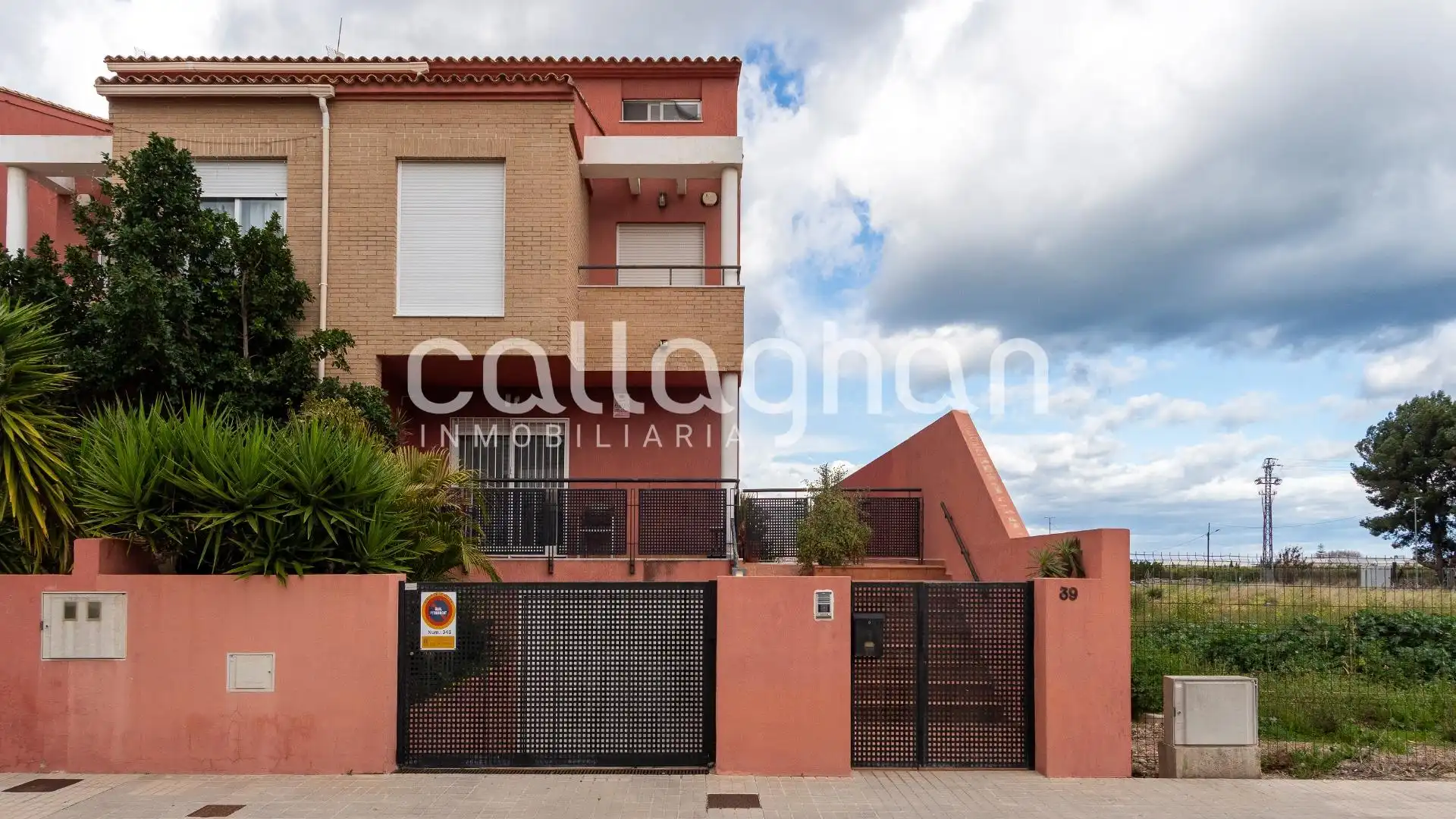 Vista exterior de Casa adosada en venta en El Real de Gandia con Aire acondicionado, Calefacción y Piscina