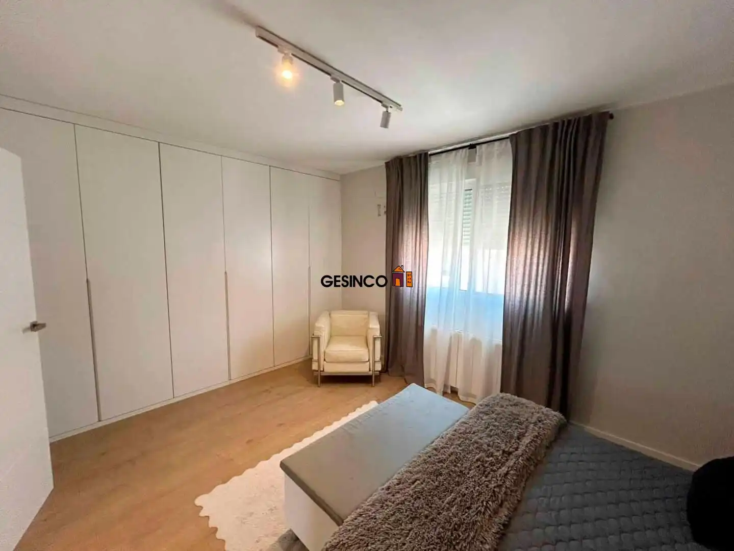 Habitación de Casa adosada en venta en Manuel con Aire acondicionado, Calefacción y Trastero