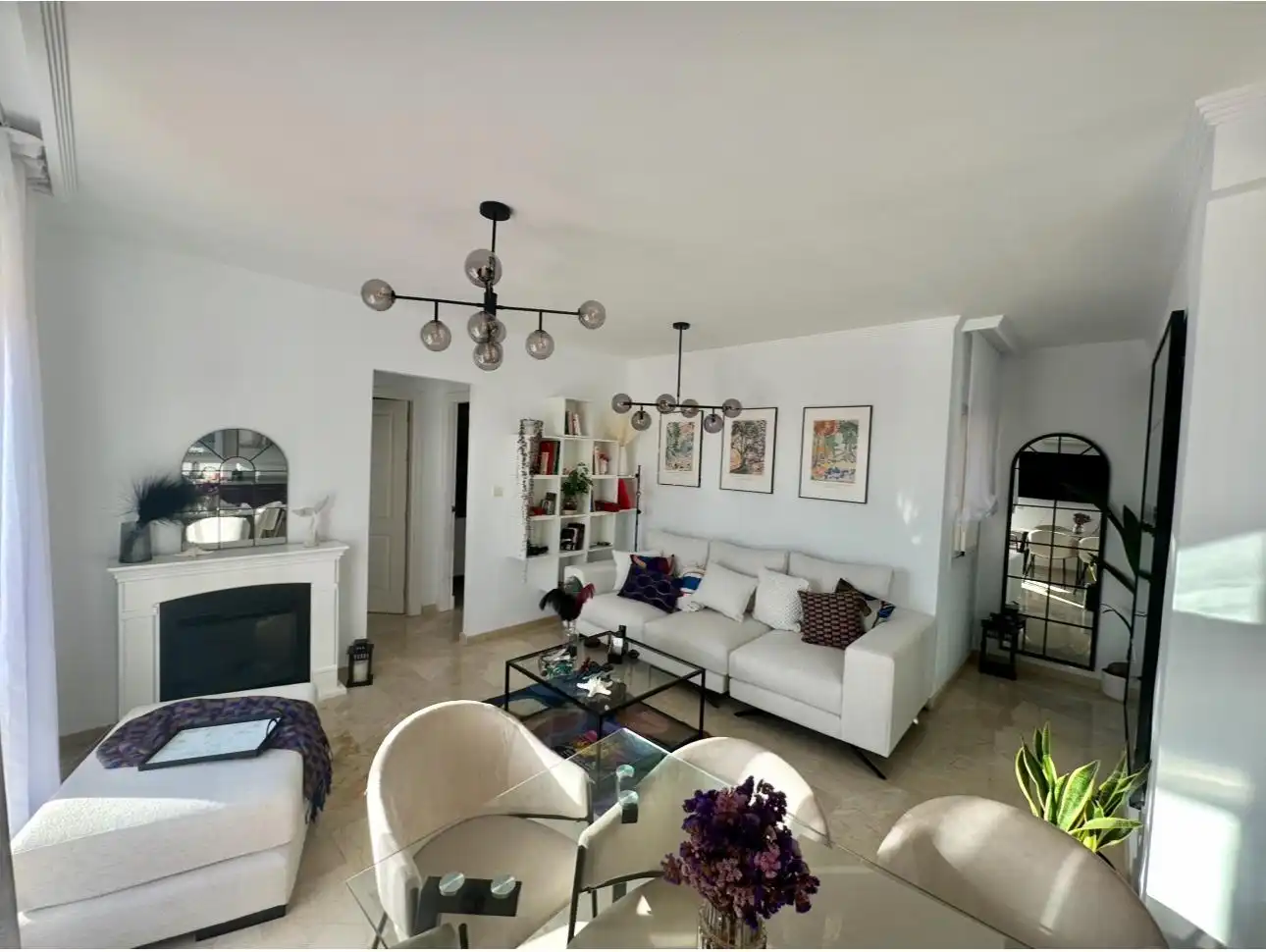 Sala d'estar de Pis en venda en Mijas amb Aire condicionat, Terrassa i Piscina comunitària