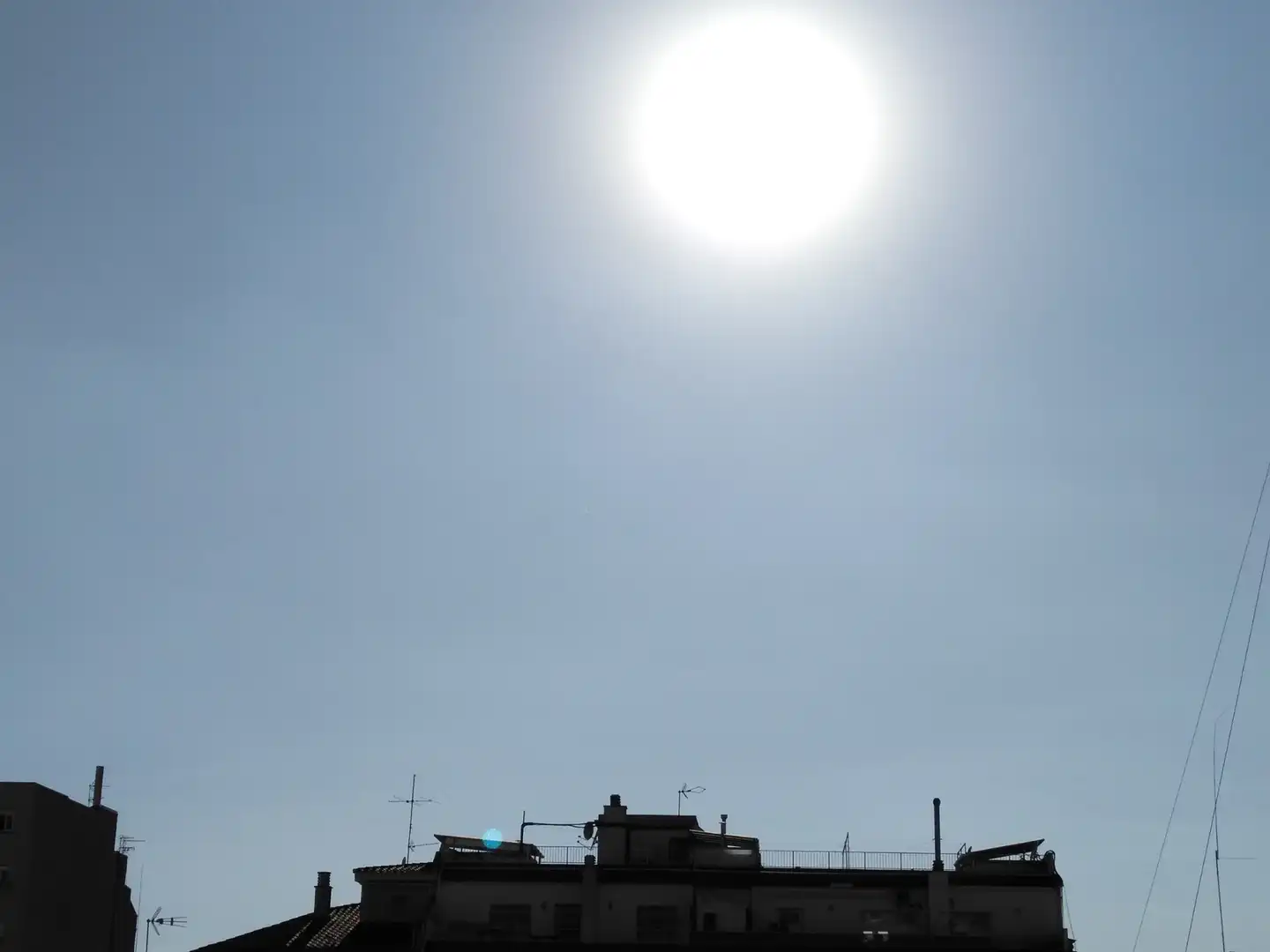 Vista exterior de Pis en venda en Cornellà de Llobregat amb Aire condicionat, Forn i Balcó