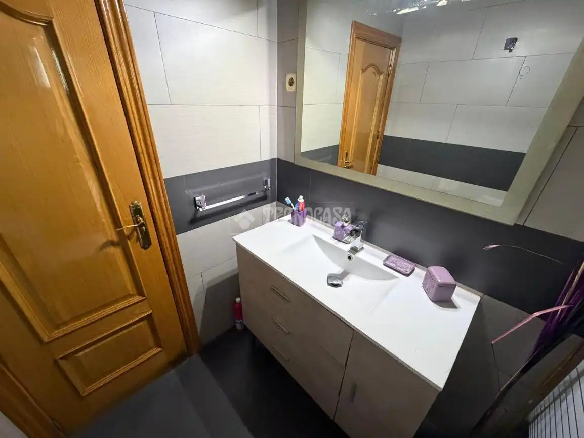 Flat for sale in Av. Reyes Católicos, Reyes Católicos