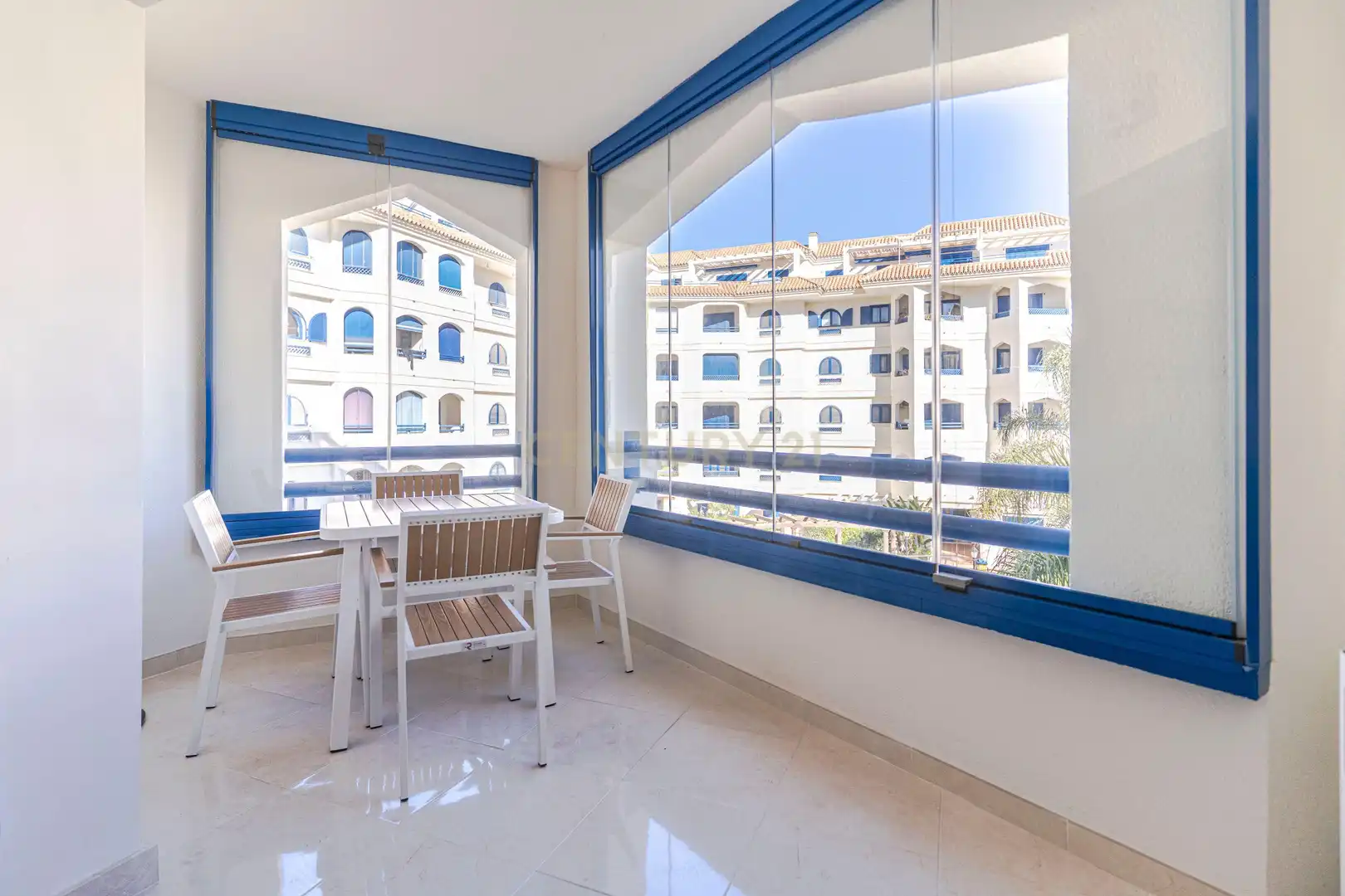 Terrasse von Wohnung zum Verkauf in Manilva mit Privatgarten, Abstellraum und Gemeinschaftspool