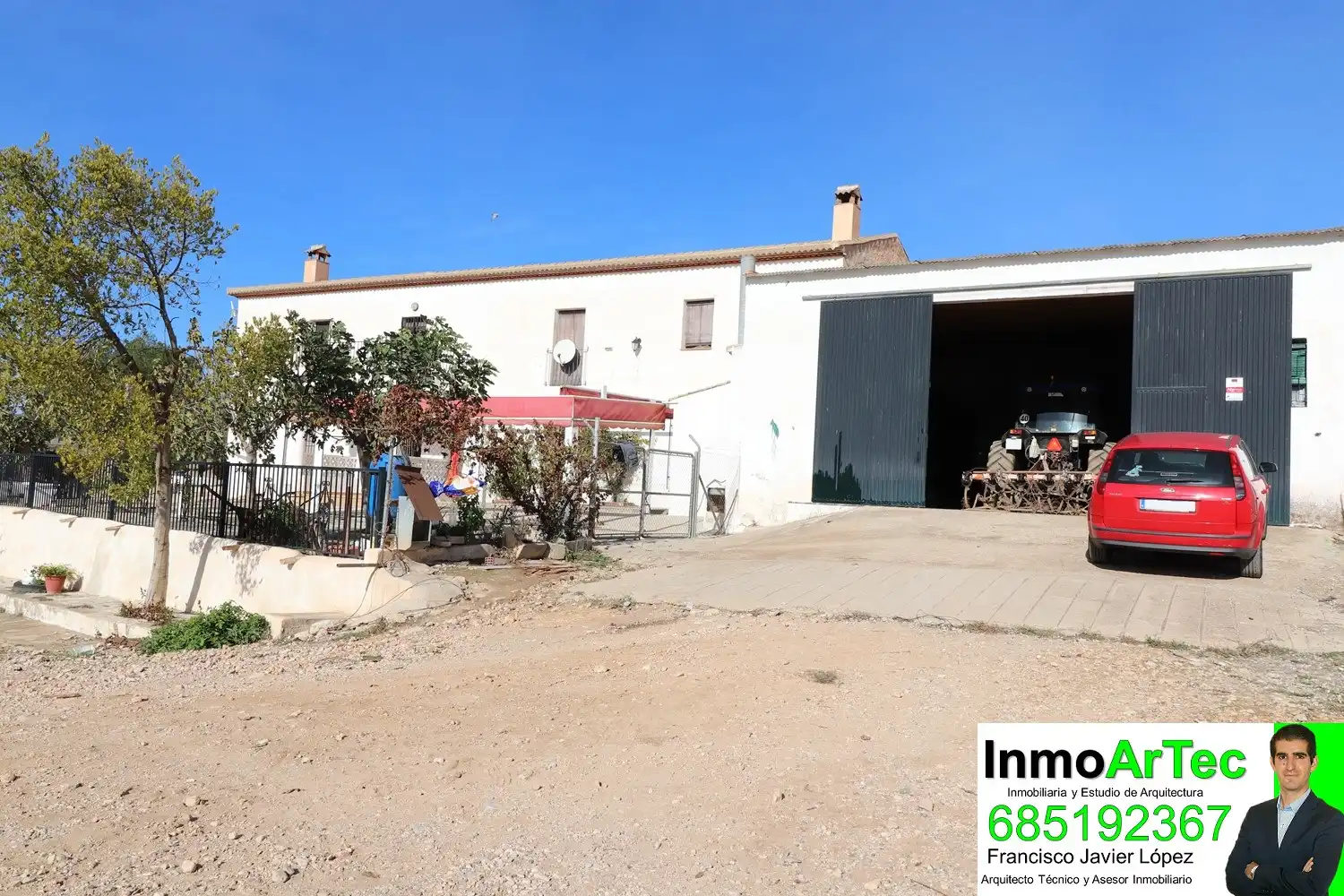 Vista exterior de Finca rústica en venda en Iznalloz amb Jardí privat, Terrassa i Piscina