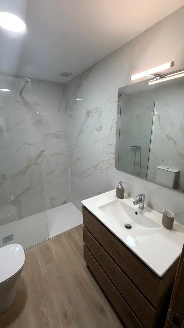 Bathroom of Flat for rent in Valencia  with Air Conditioner, Terrace and Furnished