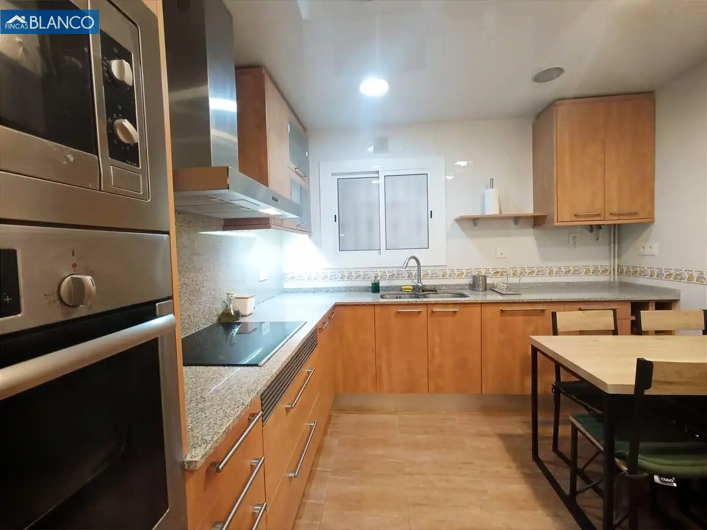 Cocina de Piso en venta en L'Hospitalet de Llobregat con Aire acondicionado, Calefacción y Jardín privado
