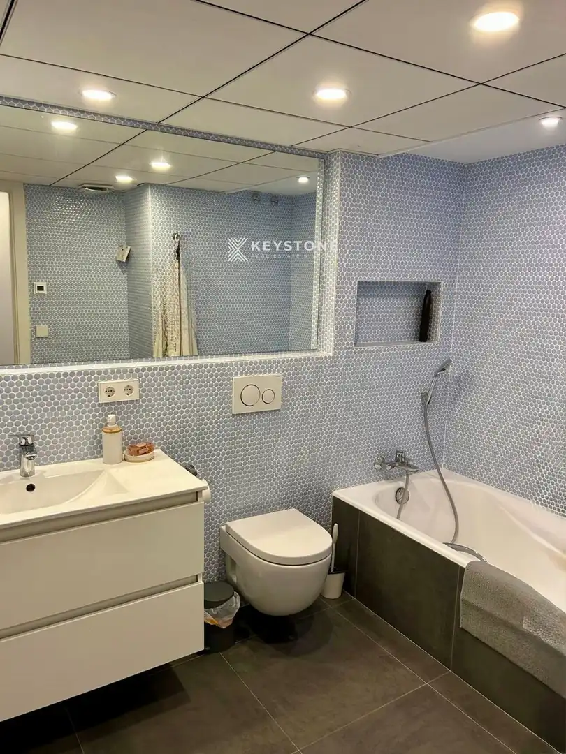 Badezimmer von Wohnung zur Miete in Alicante / Alacant mit Klimaanlage, Heizung und Möbliert