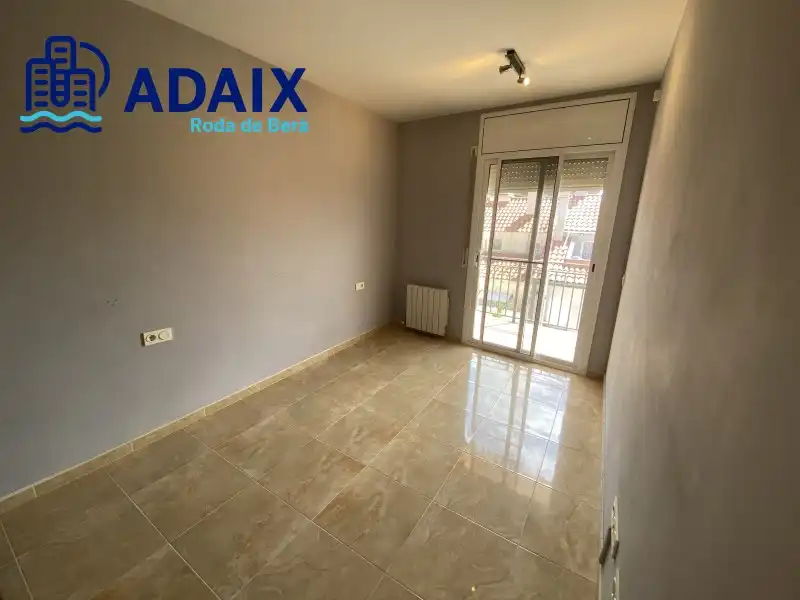 Vista exterior de Piso en venta en Roda de Berà con Calefacción, Terraza y Trastero