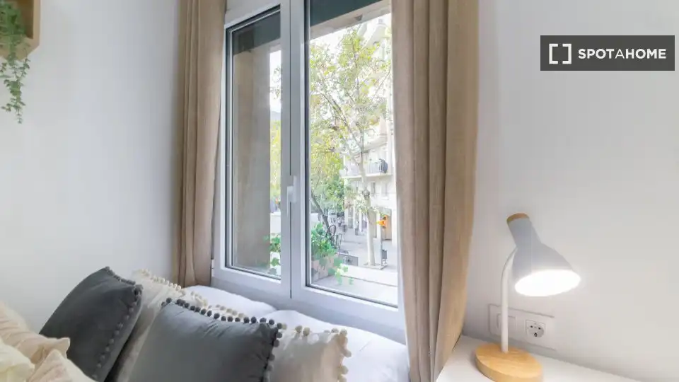 Bedroom of Flat for share in Barcelona  with Air Conditioner, Heating and Terrace