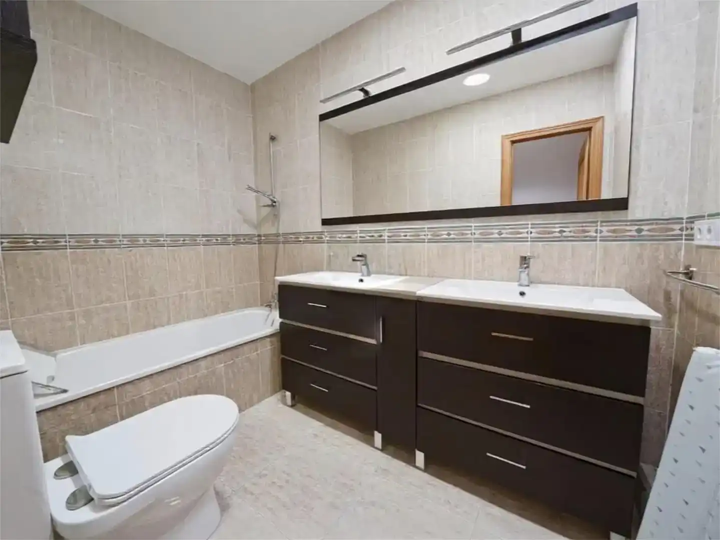 Bany de Casa o xalet en venda en El Campello amb Aire condicionat, Jardí privat i Traster