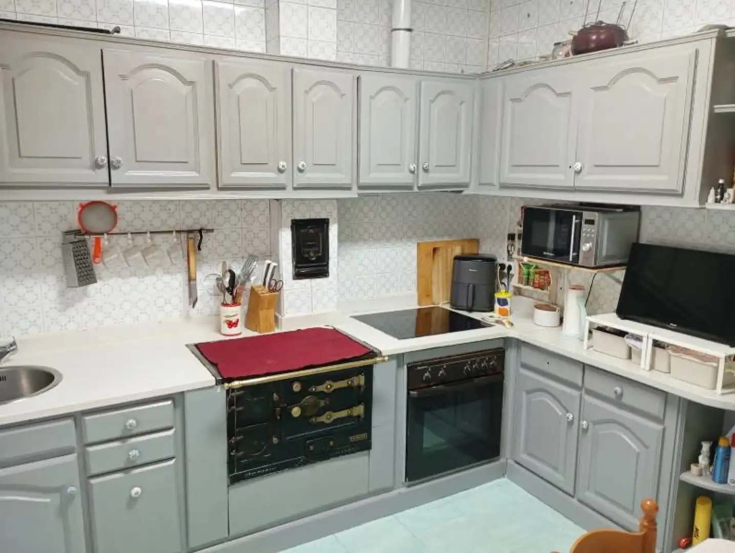 Cocina de Casa o chalet en venta en Los Corrales de Buelna  con Calefacción, Jardín privado y Terraza