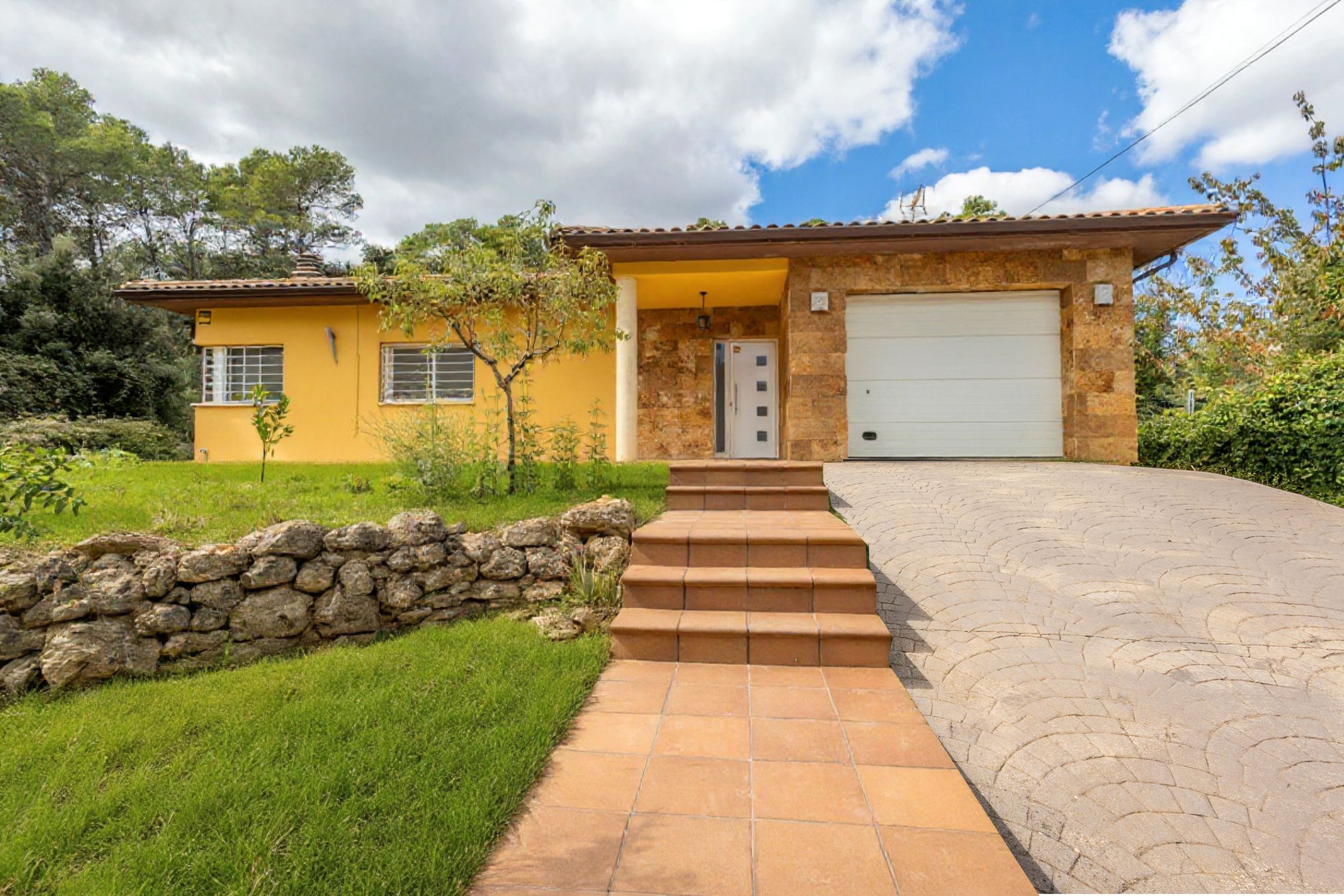Exterior view of House or chalet for sale in Torrelles de Foix  with Heating and Private garden