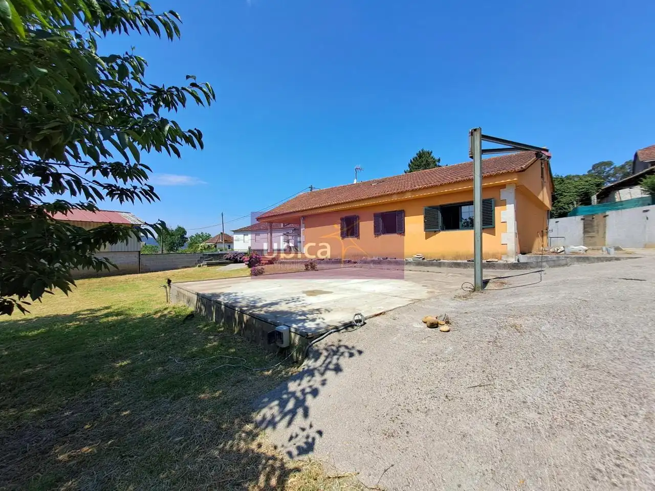 Haus oder Chalet zum Verkauf in Tui mit Heizung, Privatgarten und Terrasse