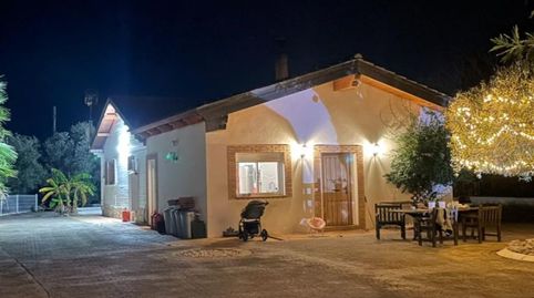 Chalet Finca ecuestre de 1 ha con licencia para 35 caballos. Ideal centro de rehabilitación equina. Casa, piscina y placas solares