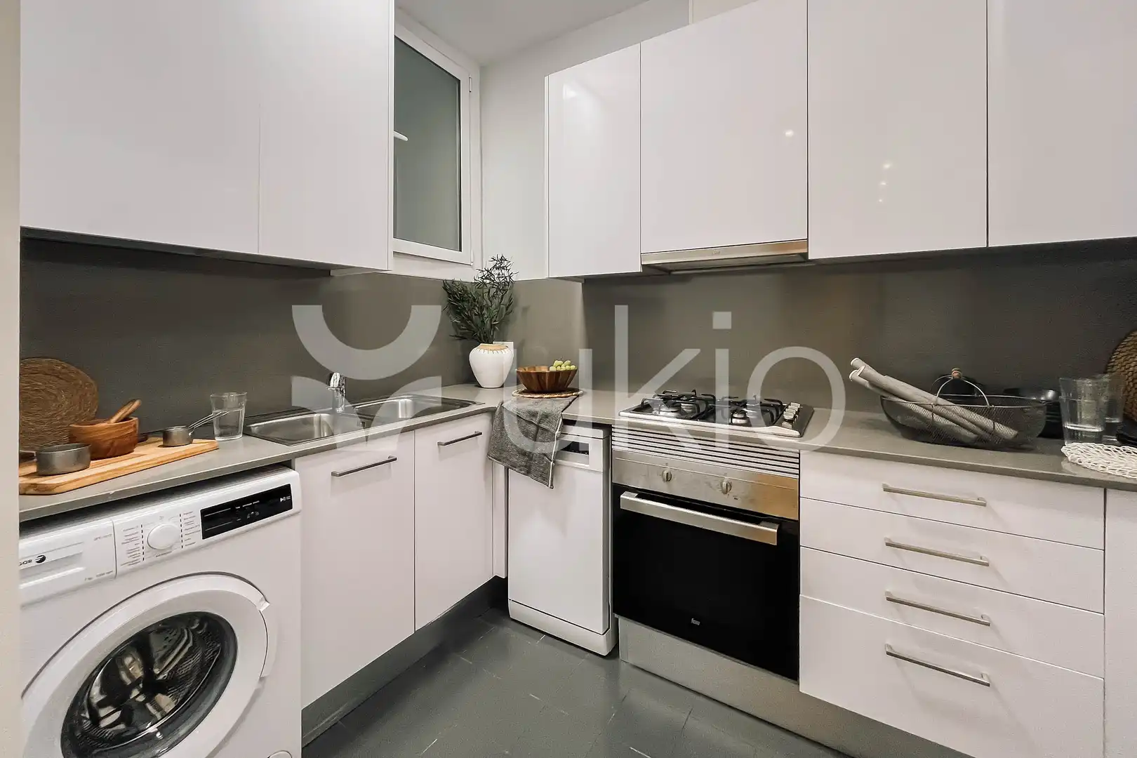 Cocina de Apartamento de alquiler en Barcelona con Aire acondicionado, Calefacción y Amueblado