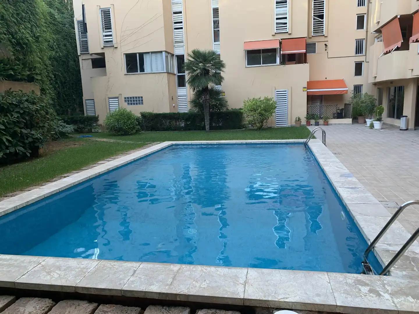 Pis amb piscina en venda a Ponent