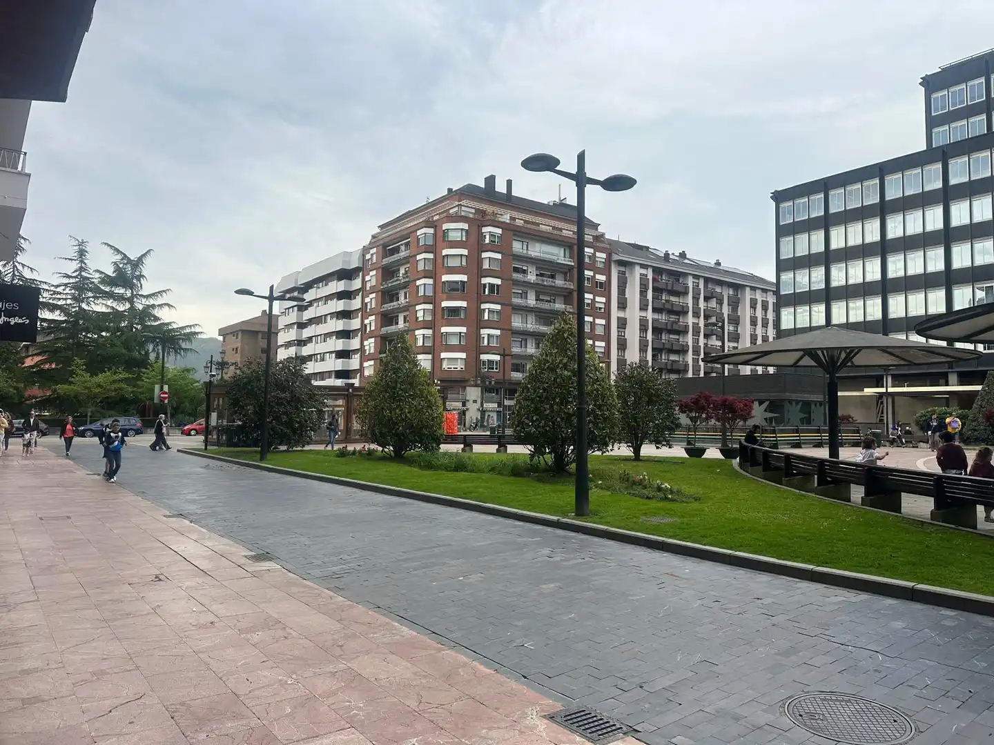 Außenansicht von Wohnung zum Verkauf in Oviedo  mit Heizung, Parkett und Terrasse