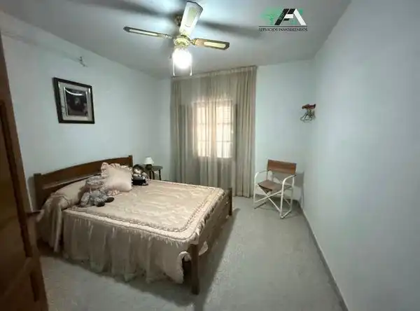 Dormitori de Casa o xalet en venda en Lupión