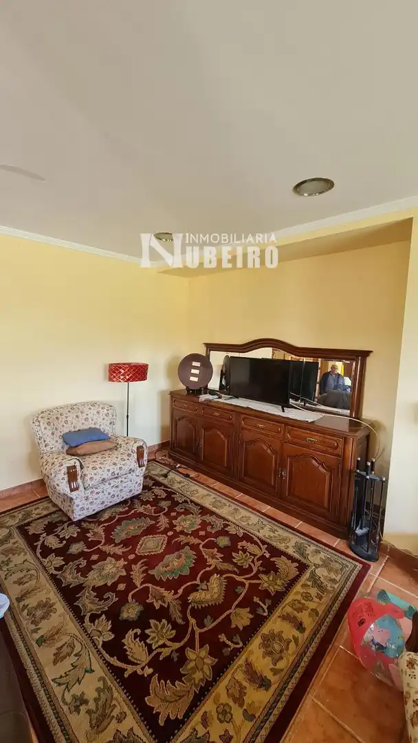 Sala d'estar de Casa o xalet en venda en Lugo amb Calefacció i Moblat