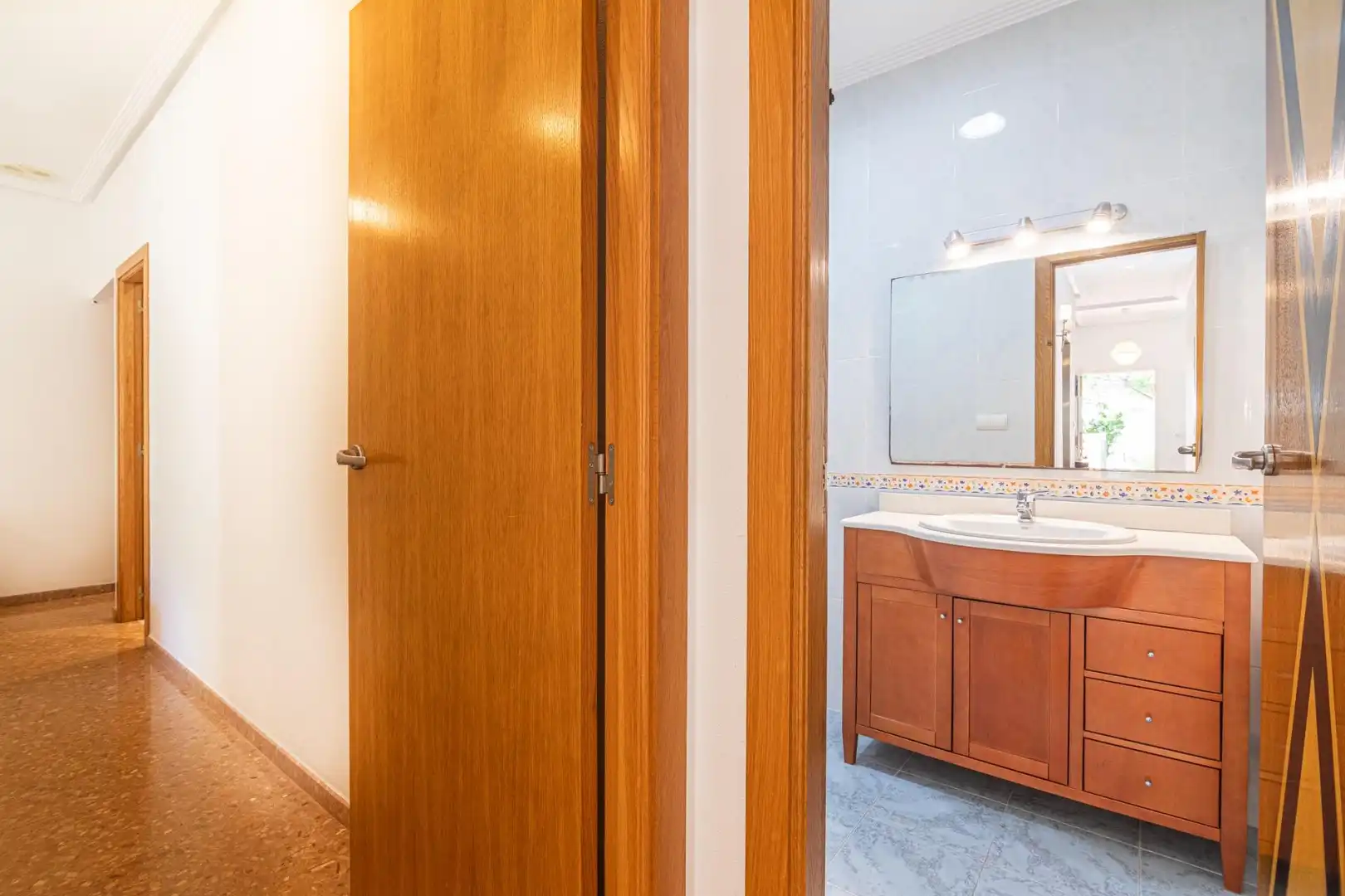 Bathroom of Houses for sale in Elche / Elx  with Air Conditioner, Heating and Terrace