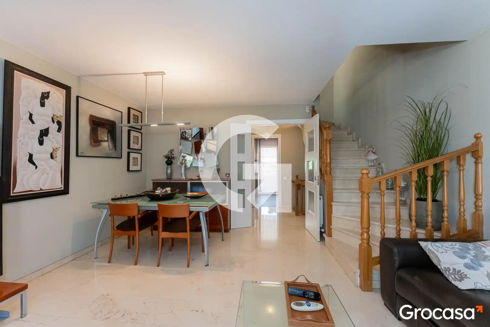 Sala d'estar de Casa adosada en venda en Cornellà de Llobregat amb Aire condicionat, Calefacció i Terrassa