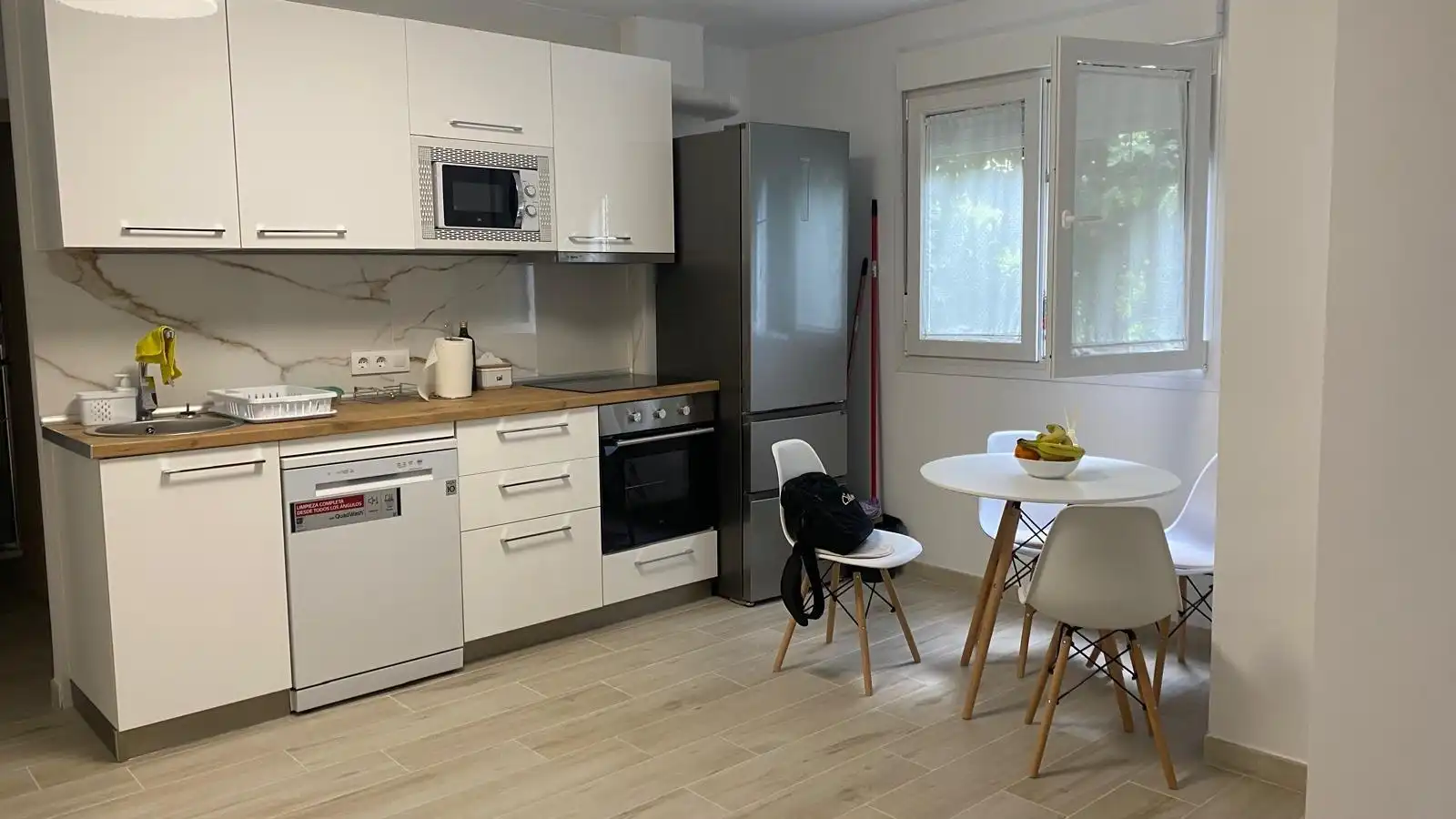 Cocina de Piso para compartir en Sevilla con Aire acondicionado, Calefacción y Parquet