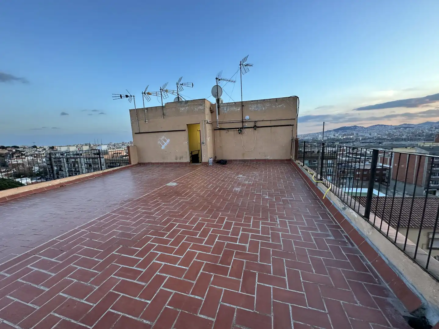 Terraza de Piso en venta en Santa Coloma de Gramenet con Terraza y Balcón