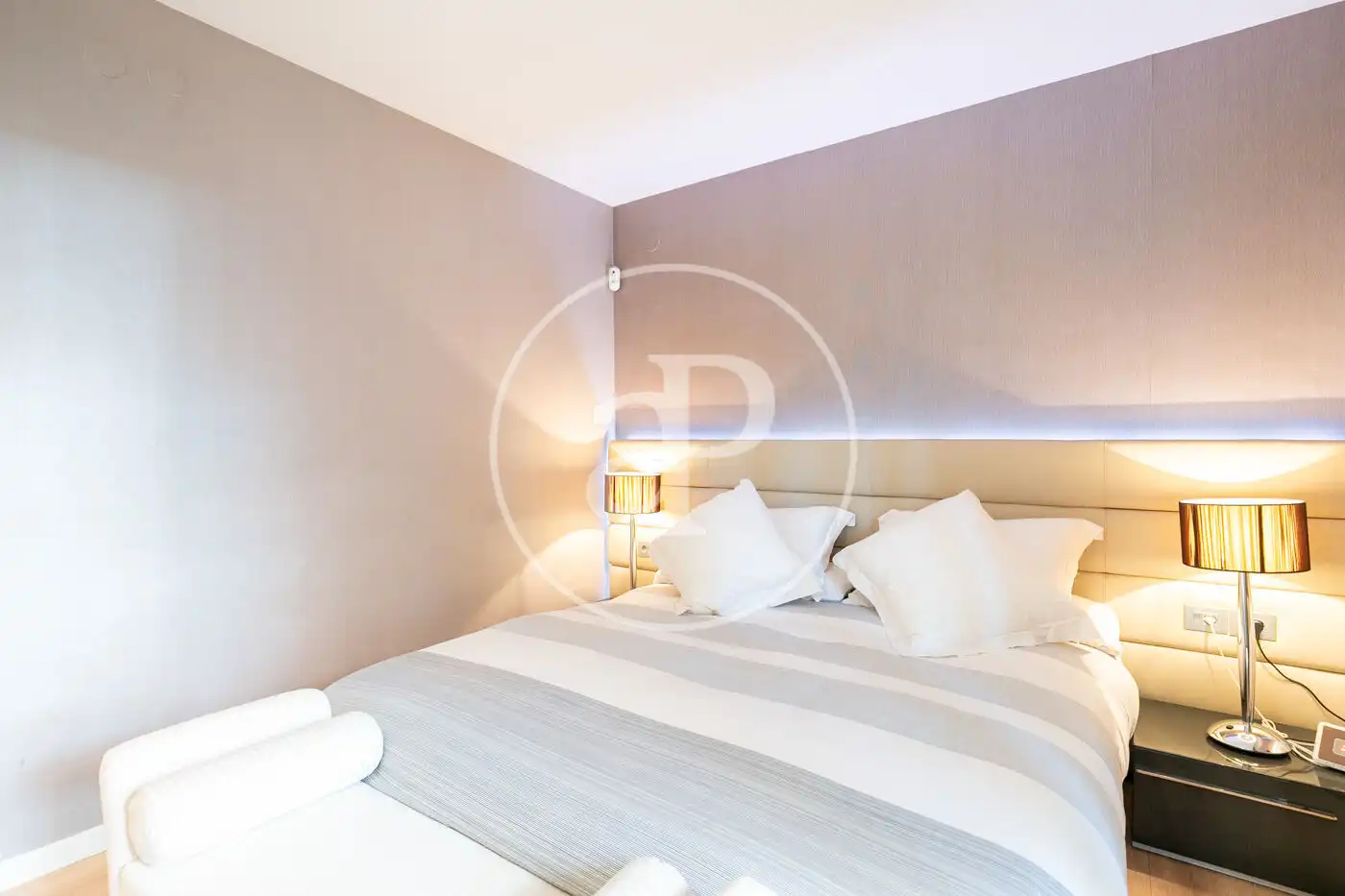 Habitación de Piso en venta en Barcelona con Calefacción, Jardín privado y Terraza