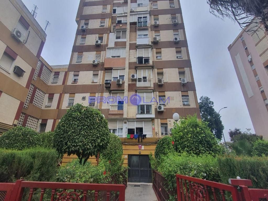 Vista exterior de Pis en venda en  Sevilla Capital amb Terrassa