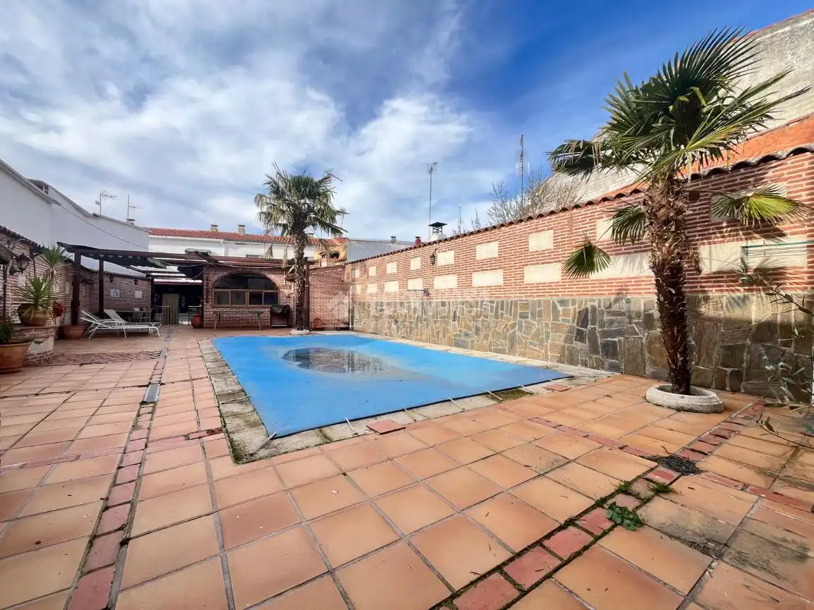Piscina de Casa adosada en venta en Las Herencias con Calefacción, Piscina y Amueblado