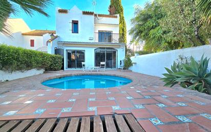 Jardí de Casa adosada en venda en Mijas amb Aire condicionat, Calefacció i Jardí privat