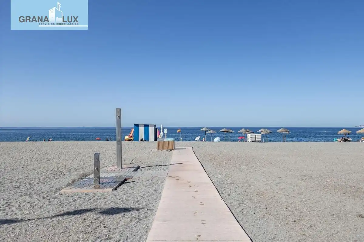Vista exterior de Dúplex en venda en Salobreña amb Terrassa i Piscina comunitària