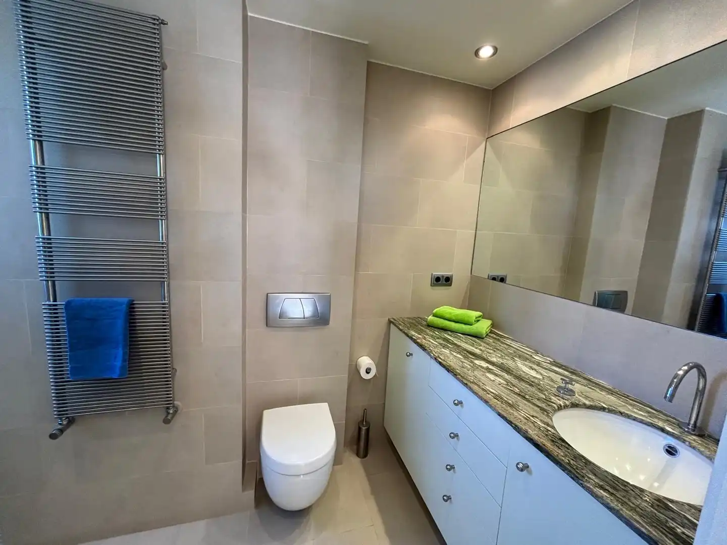 Baño de Piso de alquiler en Lloret de Mar con Calefacción, Terraza y Amueblado